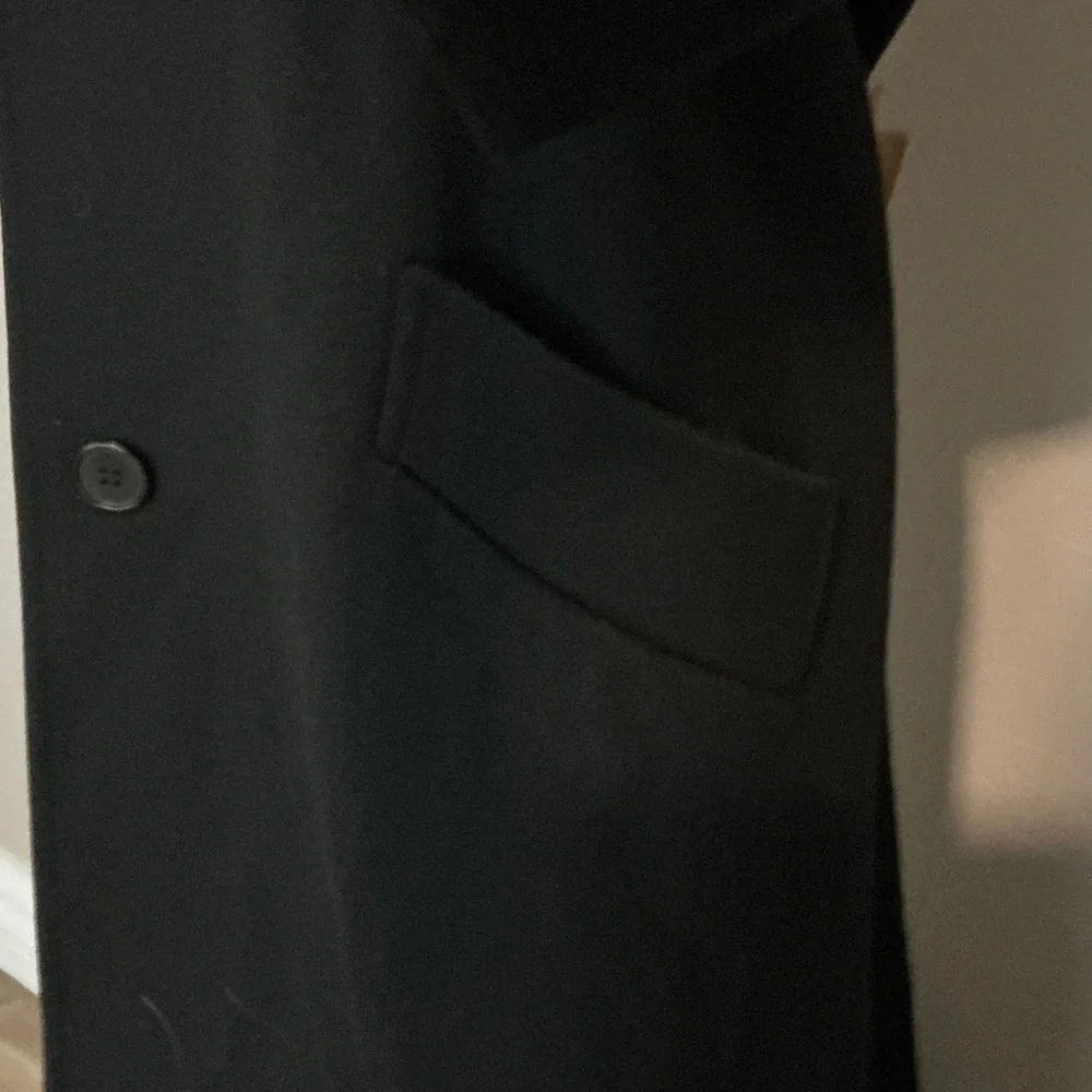 Elegant Black Luxury Trench Coat with Fur Collar - Picture 6 of 8